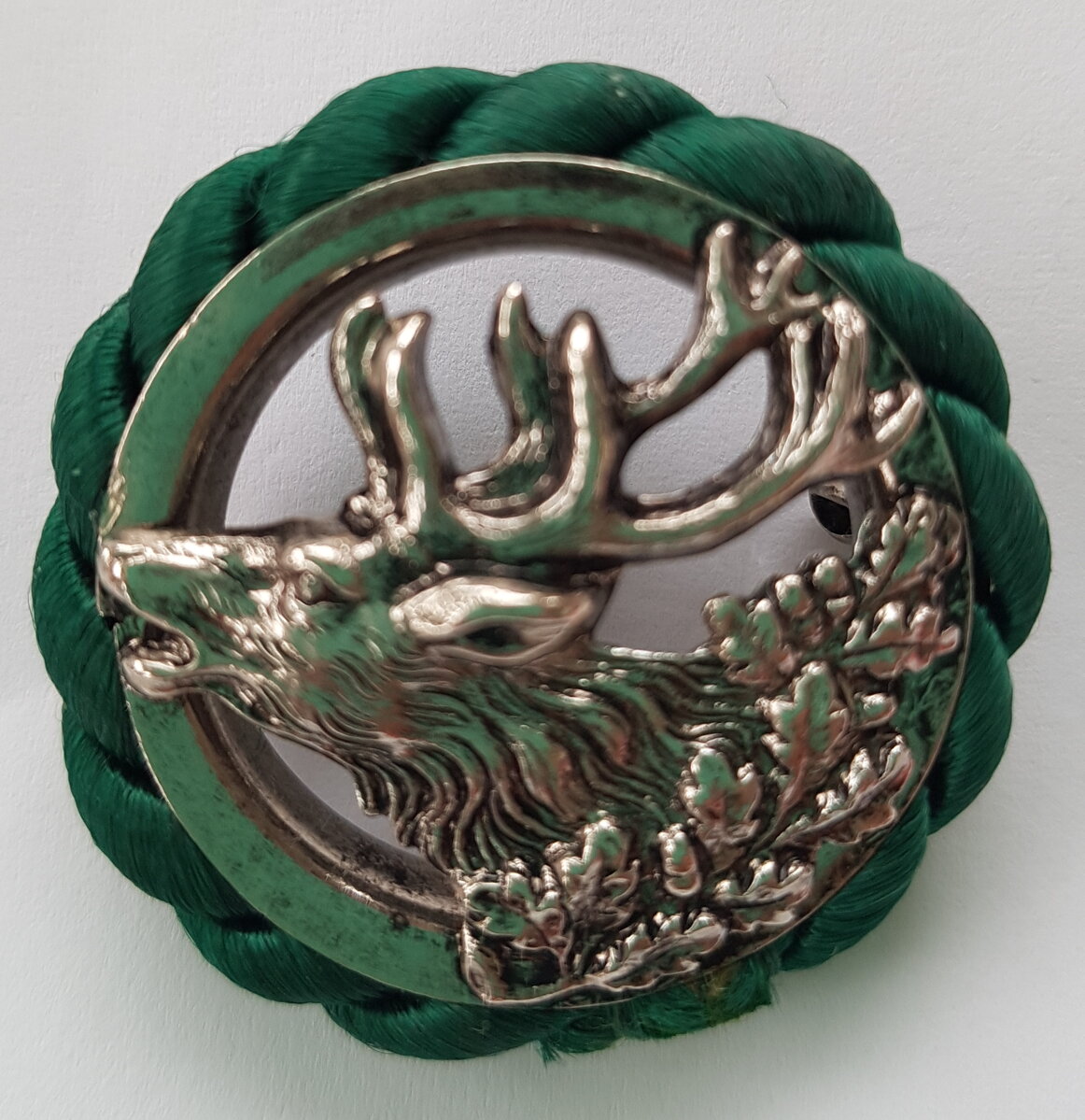polovnicky-odznak-jelen-v-zelenom-kruhu
