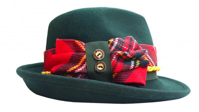 Dámsky klobúk zelený s kockovanou páskou
