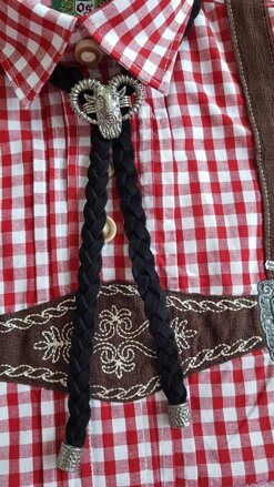Kravata kozoroh s kožou pre poľovníka