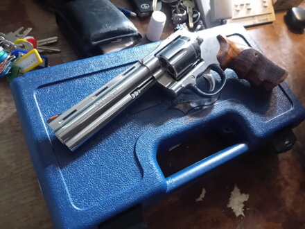 COLT Anaconda .44 Magnum, 6" Barrel COLT Anaconda .44 Magnum, 6" Barrel